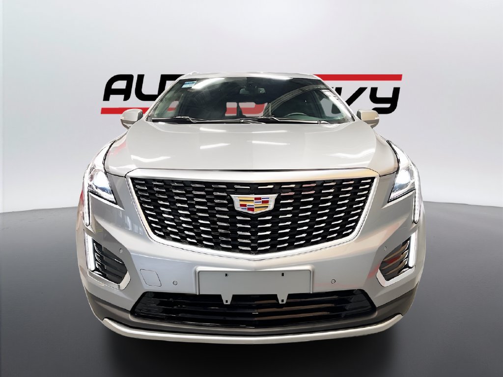 Used 2024 Cadillac XT5 Premium Luxury AWD/4WD image 2