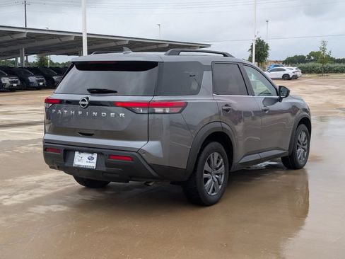 Used 2025 Nissan Pathfinder SV FWD image 5