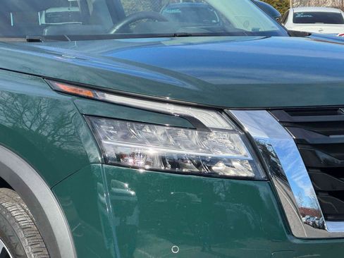 Used 2023 Nissan Pathfinder Platinum image 6