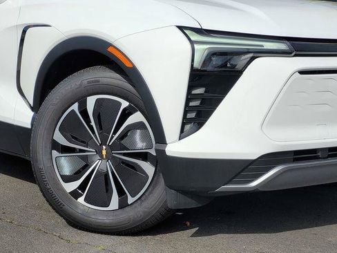 Used 2025 Chevrolet Blazer EV LT AWD/4WD image 3