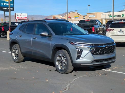 New 2026 Chevrolet Trax LT w/ Driver Confidence Package image 7