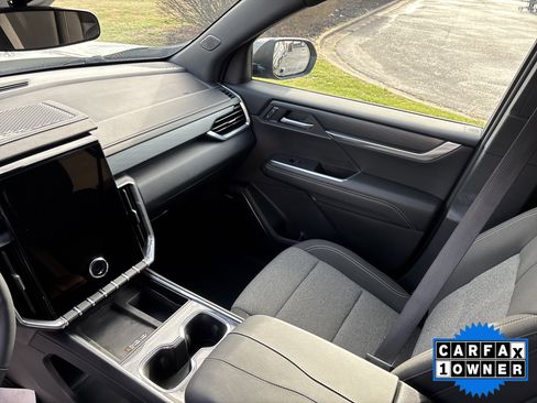 Used 2025 GMC Acadia Elevation image 29