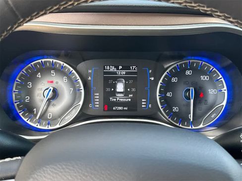 Used 2023 Chrysler Voyager LX image 25