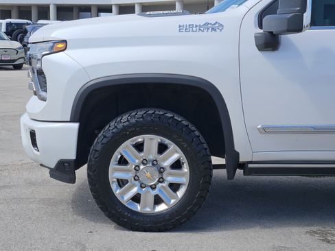 Used 2024 Chevrolet Silverado 3500 High Country w/ High Country Premium Package AWD/4WD image 9