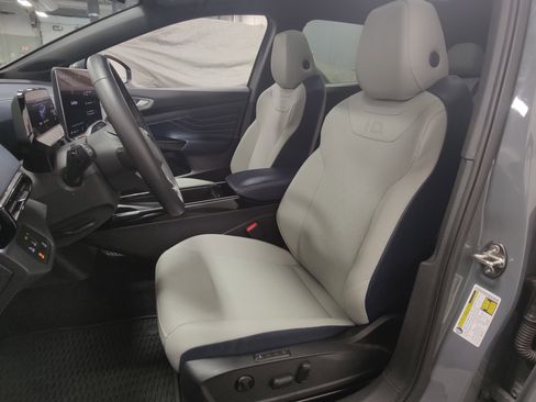 Used 2025 Volkswagen ID.4 Pro S RWD image 16