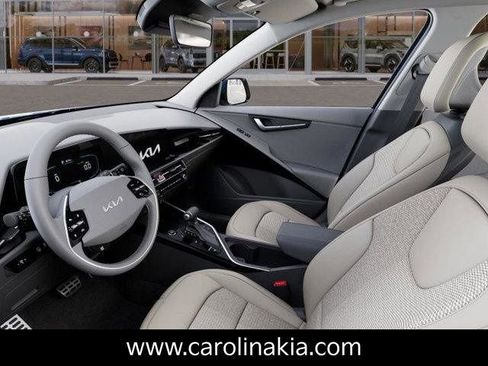 New 2025 Kia Niro EX Touring image 17