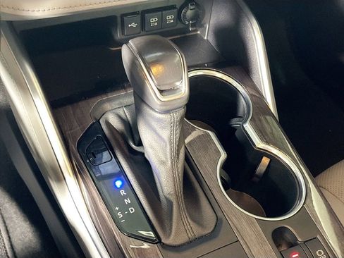 Used 2021 Toyota Highlander Limited image 18