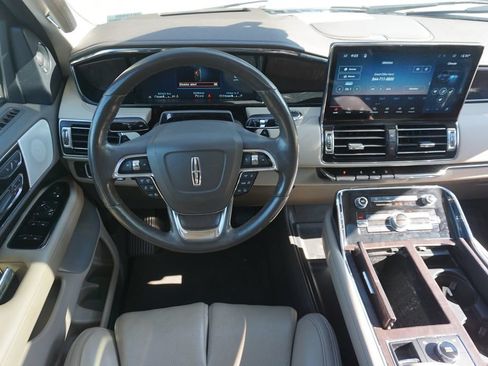 Used 2022 Lincoln Navigator Reserve AWD/4WD image 6