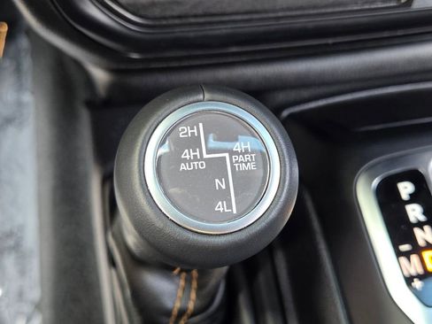 Used 2022 Jeep Wrangler Unlimited Sahara AWD/4WD image 29