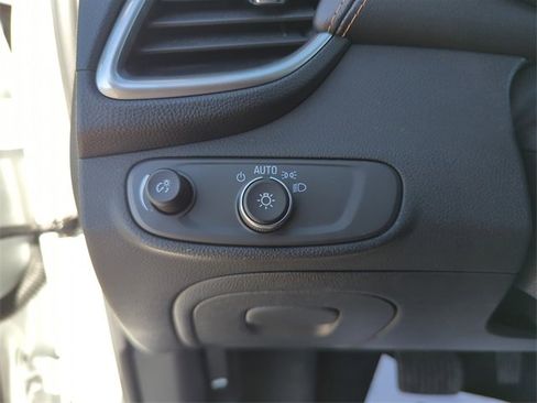 Used 2022 Chevrolet Trax LT w/ Sport Edition image 33