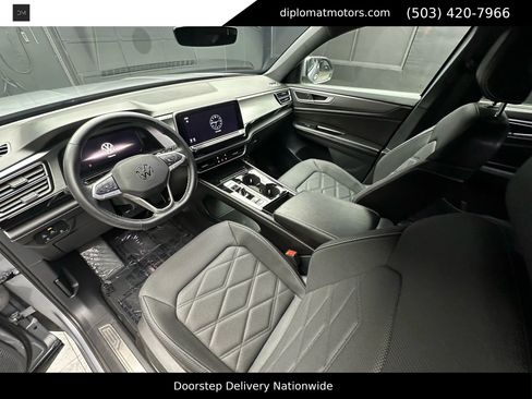 Used 2024 Volkswagen Atlas Cross Sport SE image 16