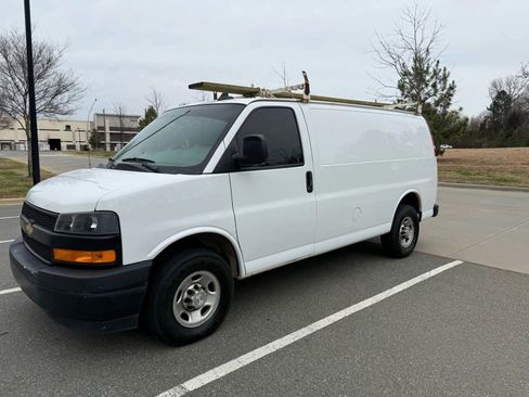 Used 2021 Chevrolet Express 2500 w/ Driver Convenience Package RWD image 3