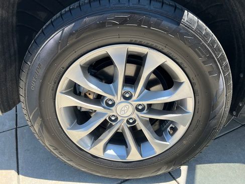 Used 2020 Hyundai Santa Fe SE FWD image 8