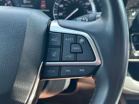 Used 2022 Toyota Highlander XSE FWD image 40