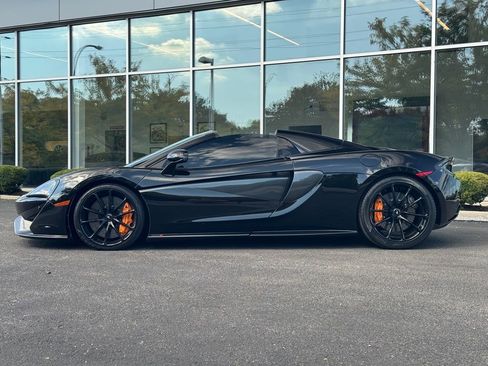 Used 2019 McLaren 570S Spider image 4