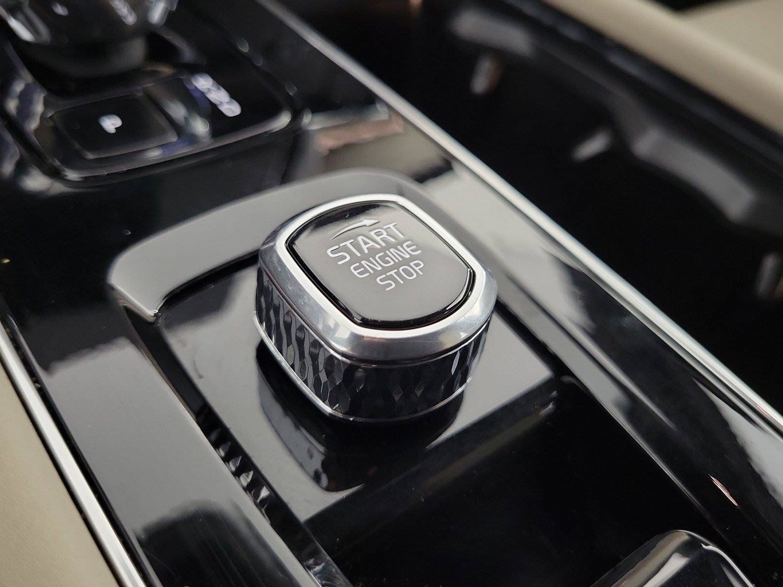 Certified 2026 Volvo XC90 B6 Plus AWD/4WD image 33