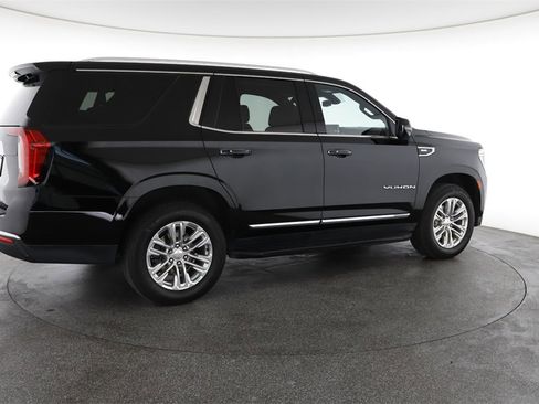 Used 2022 GMC Yukon SLT w/ SLT Premium Package image 13
