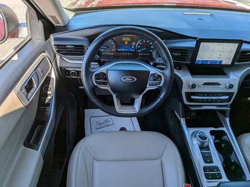 Used 2023 Ford Explorer XLT w/ Equipment Group 202A RWD image 18
