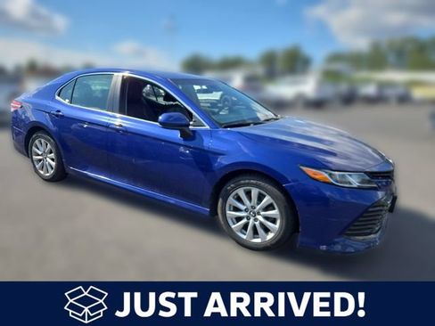 Used 2018 Toyota Camry LE FWD image 1