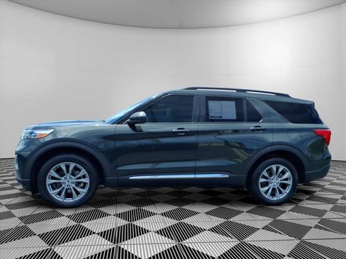 Used 2022 Ford Explorer XLT w/ Equipment Group 202A AWD/4WD image 24