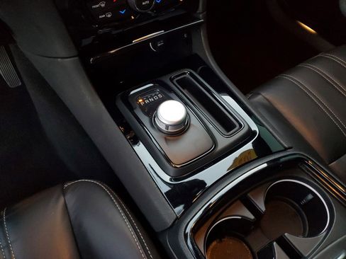 Certified 2020 Chrysler 300 S image 25