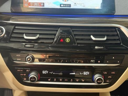 Used 2018 BMW 530e w/ Premium Package 2 RWD image 21