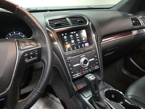 Used 2019 Ford Explorer Platinum AWD/4WD image 8