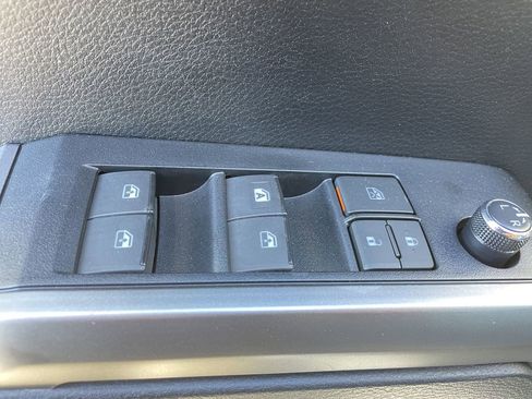 Used 2017 Toyota Tacoma SR5 image 24