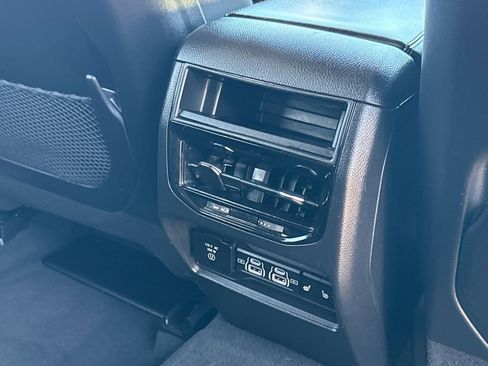 Certified 2023 Jeep Grand Cherokee Limited w/ Luxury Tech Group II AWD/4WD image 17
