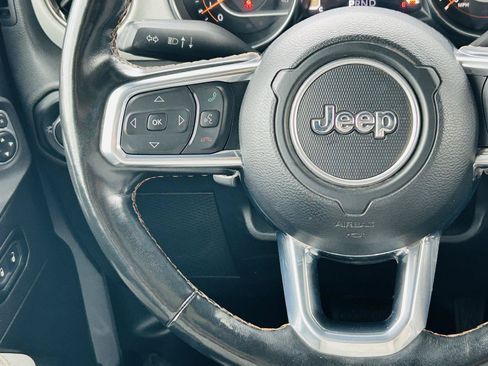 Used 2021 Jeep Wrangler Unlimited Sahara AWD/4WD image 15