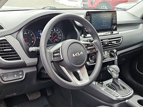 Certified 2022 Kia Seltos LX image 27