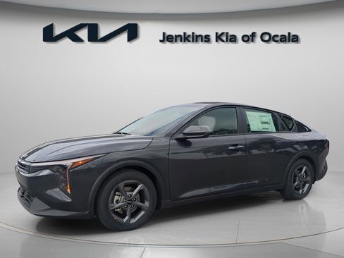 New 2025 Kia K4 LXS image 1