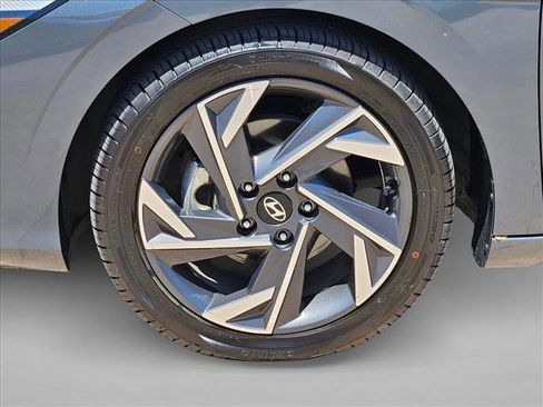 Used 2024 Hyundai Elantra Limited FWD image 25