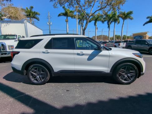 New 2026 Ford Explorer ST-Line w/ ST-Line Street Pack image 3