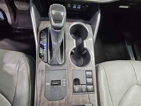 Used 2023 Toyota Highlander Limited image 23