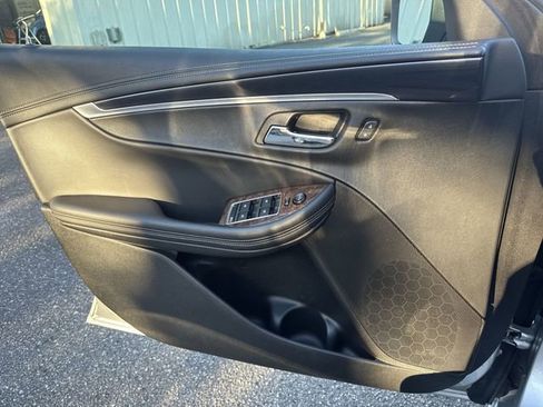 Used 2014 Chevrolet Impala LT w/ Convenience Package image 23