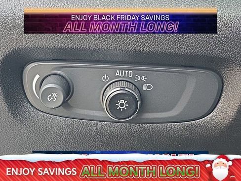 Used 2023 Chevrolet Traverse LT image 17