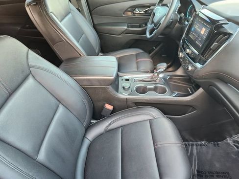 Used 2023 Chevrolet Traverse RS AWD/4WD image 19