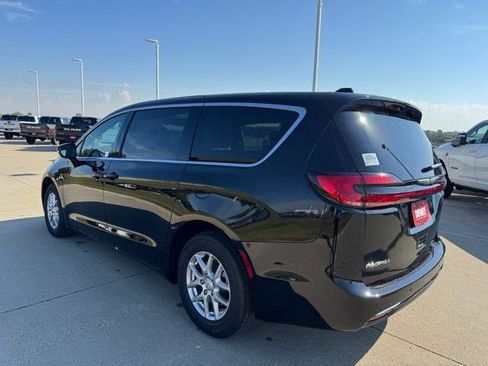 New 2026 Chrysler Pacifica Select FWD image 5