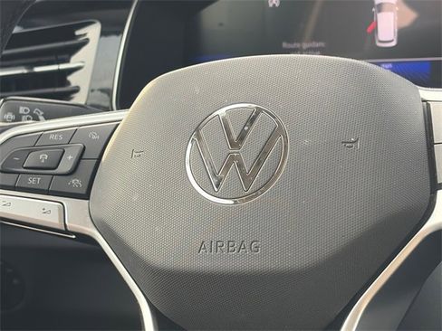 Used 2025 Volkswagen Jetta SE image 12