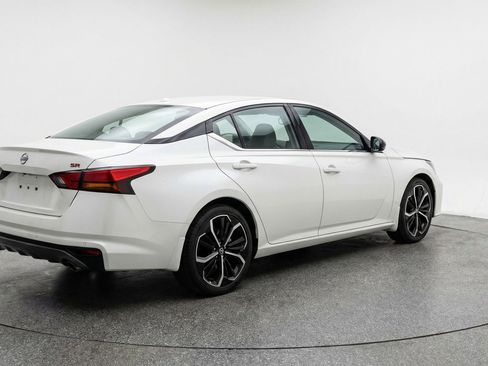 Used 2025 Nissan Altima 2.5 SR w/ SR Premium Package image 9