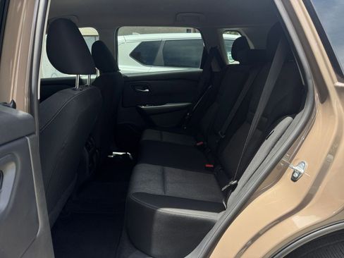Used 2025 Nissan Rogue SV FWD image 28