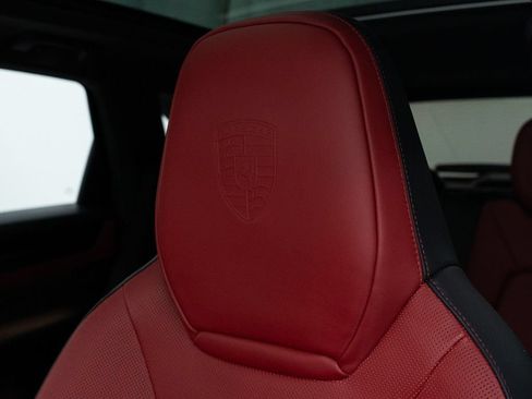 Used 2026 Porsche Cayenne GTS AWD/4WD image 18