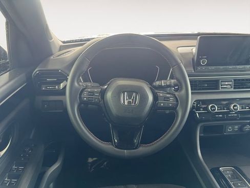 Used 2025 Honda Pilot Sport image 12