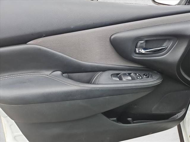 Used 2023 Nissan Murano SV w/ SV Midnight Edition Package FWD image 9