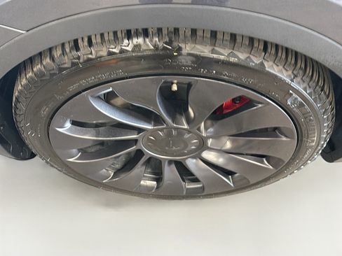 Used 2022 Tesla Model Y Performance AWD/4WD image 11