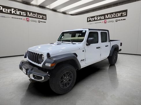 Certified 2025 Jeep Gladiator Sport AWD/4WD image 1