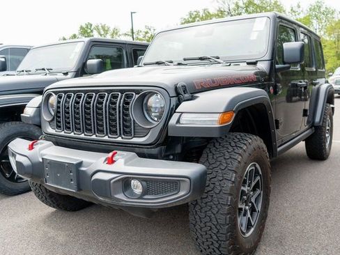 Used 2024 Jeep Wrangler Unlimited Rubicon w/ Convenience Group AWD/4WD image 1