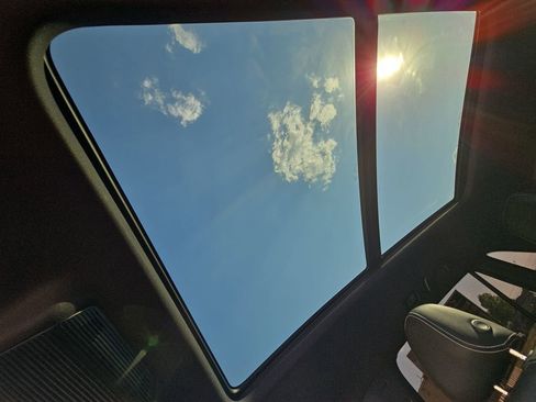 Used 2025 Volkswagen Atlas Cross Sport SEL R-Line AWD/4WD image 26