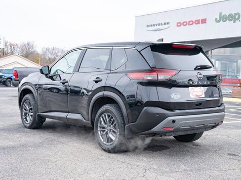 Used 2023 Nissan Rogue S image 3